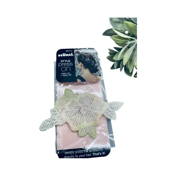 Scunci Floral Hair Accessory - Pink and Cream - Picture 3 of 3